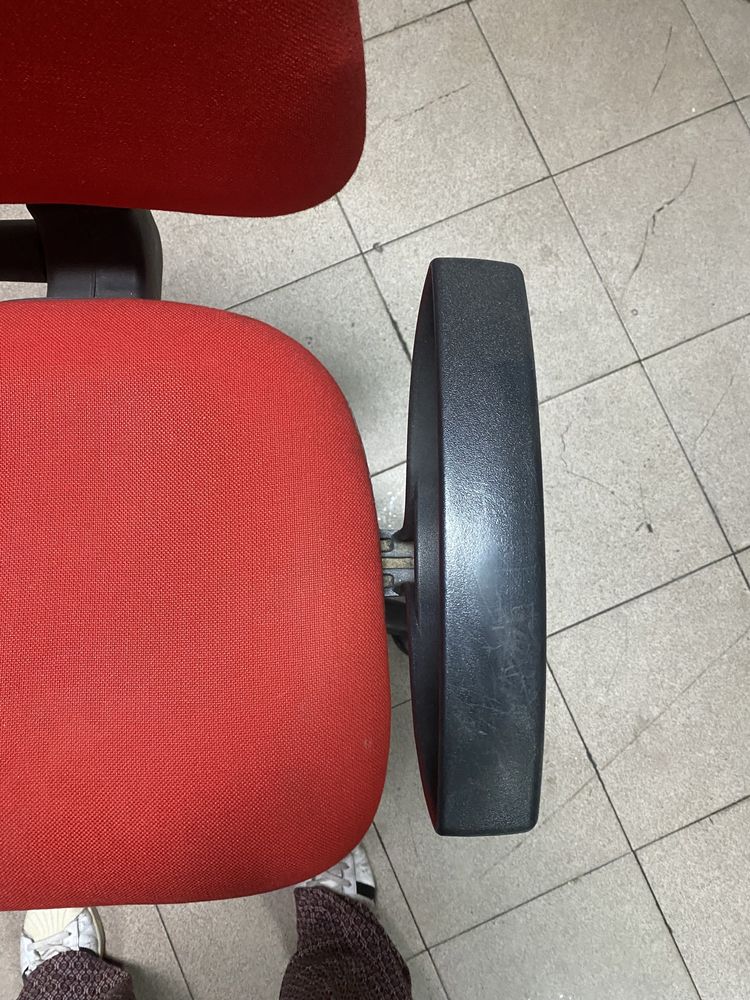 Cadeira de escritório vermelha