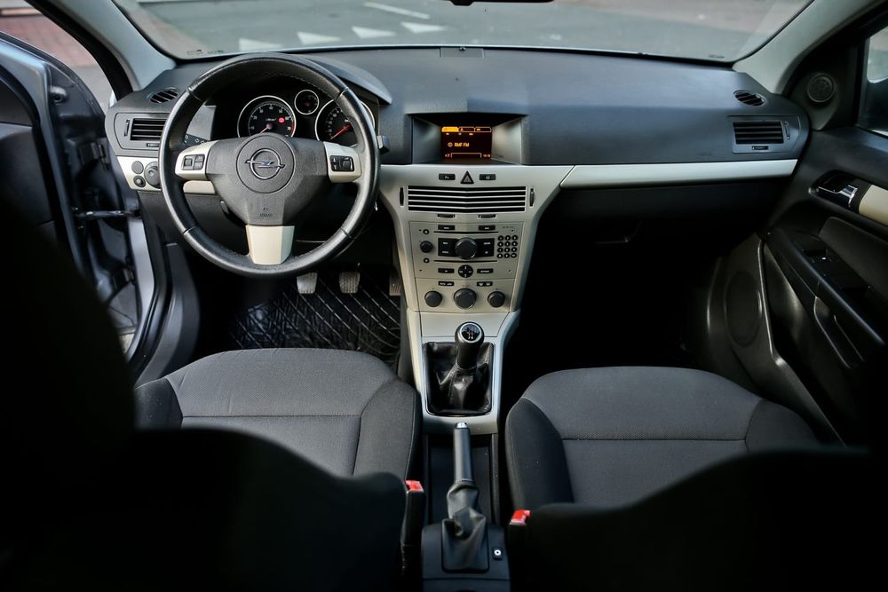 Astra GTC 1.4 benzyna, 2007r, Tempomat, Niski Udokumentowany Przebieg