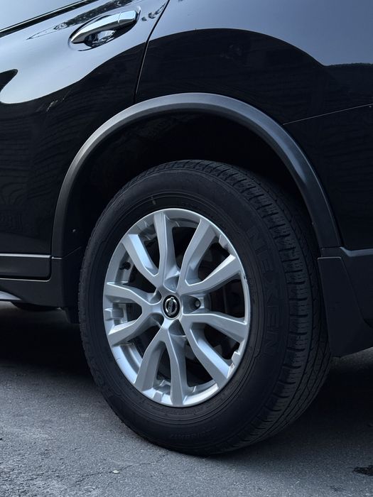 Продам автомобиль Nissan Rogue 2017 2.5 Газ