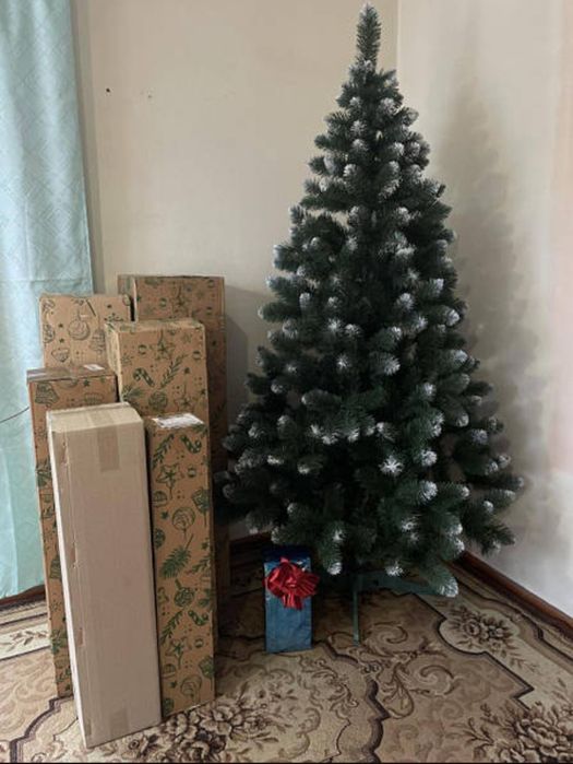 Искусственная елка. Штучні ялинки