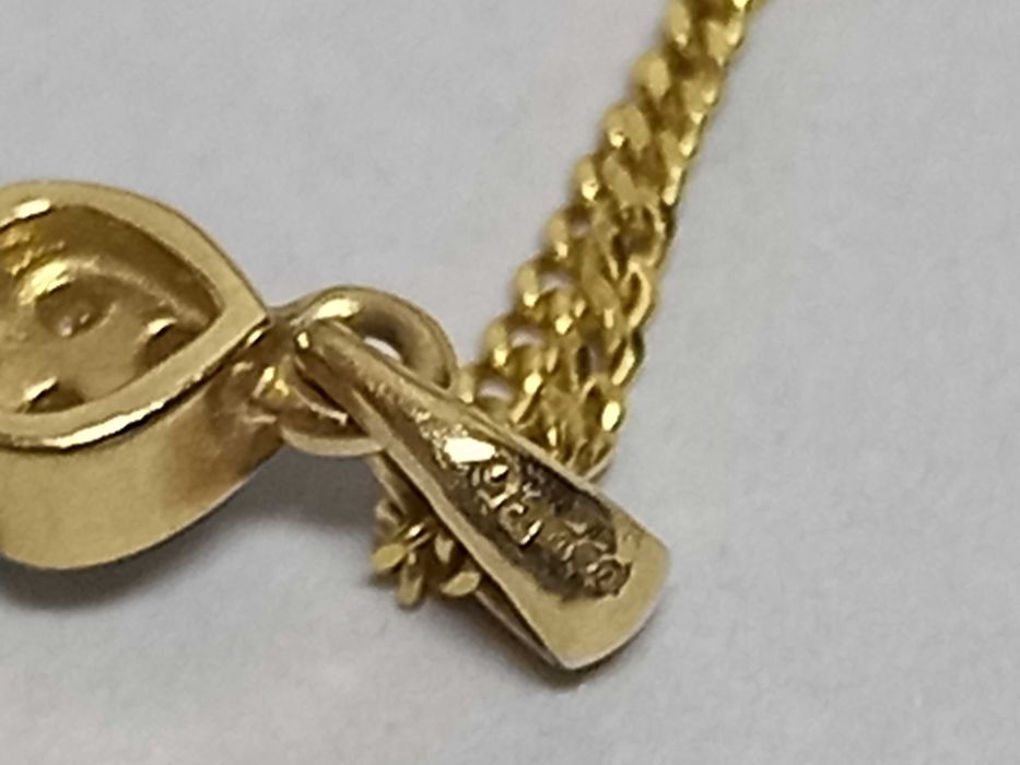 Wisiorek, przywieszka z topazem blu i diamentami, złoto 9K, poł. XX w.