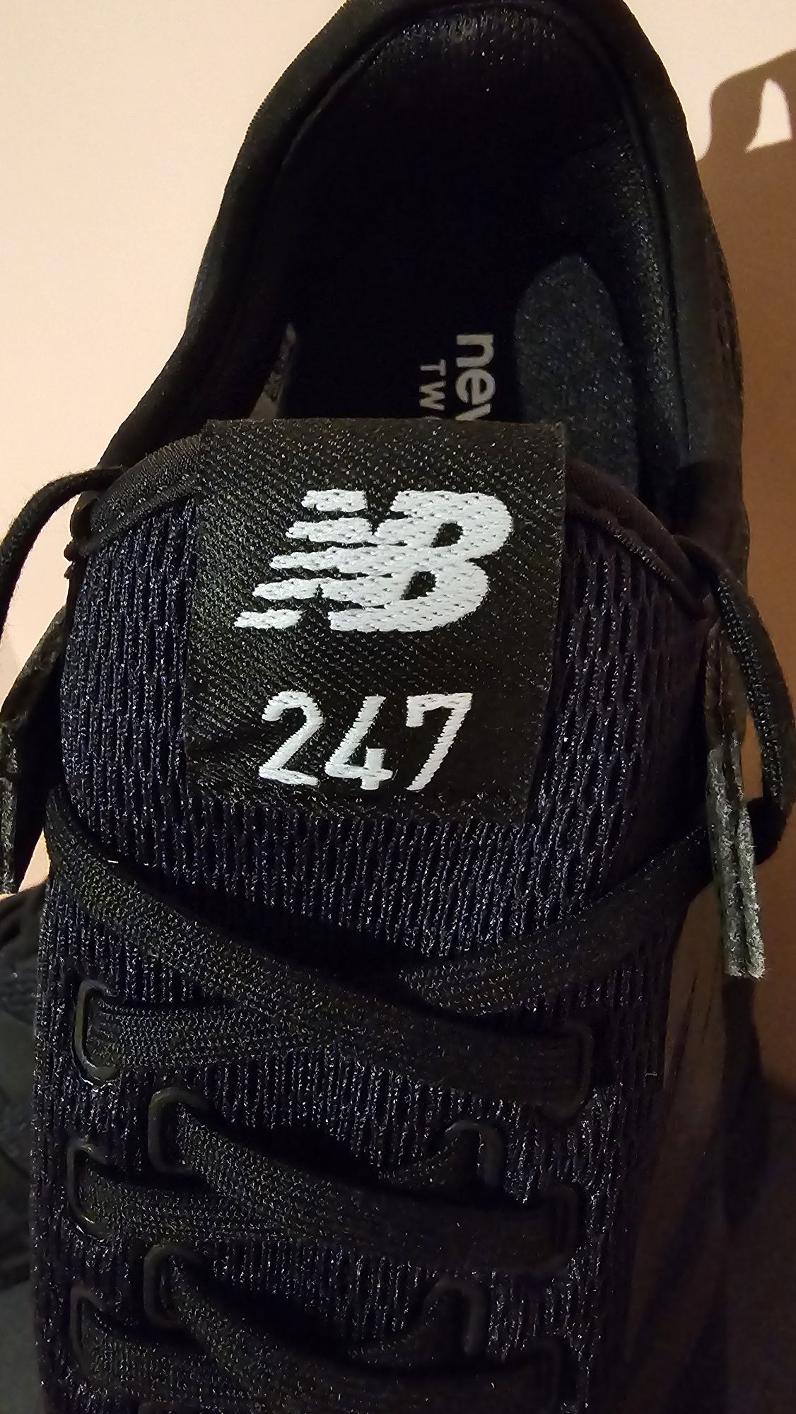 Sneakersy sportowe czarne New Balance rozmiar 40 / wkładka 25 cm