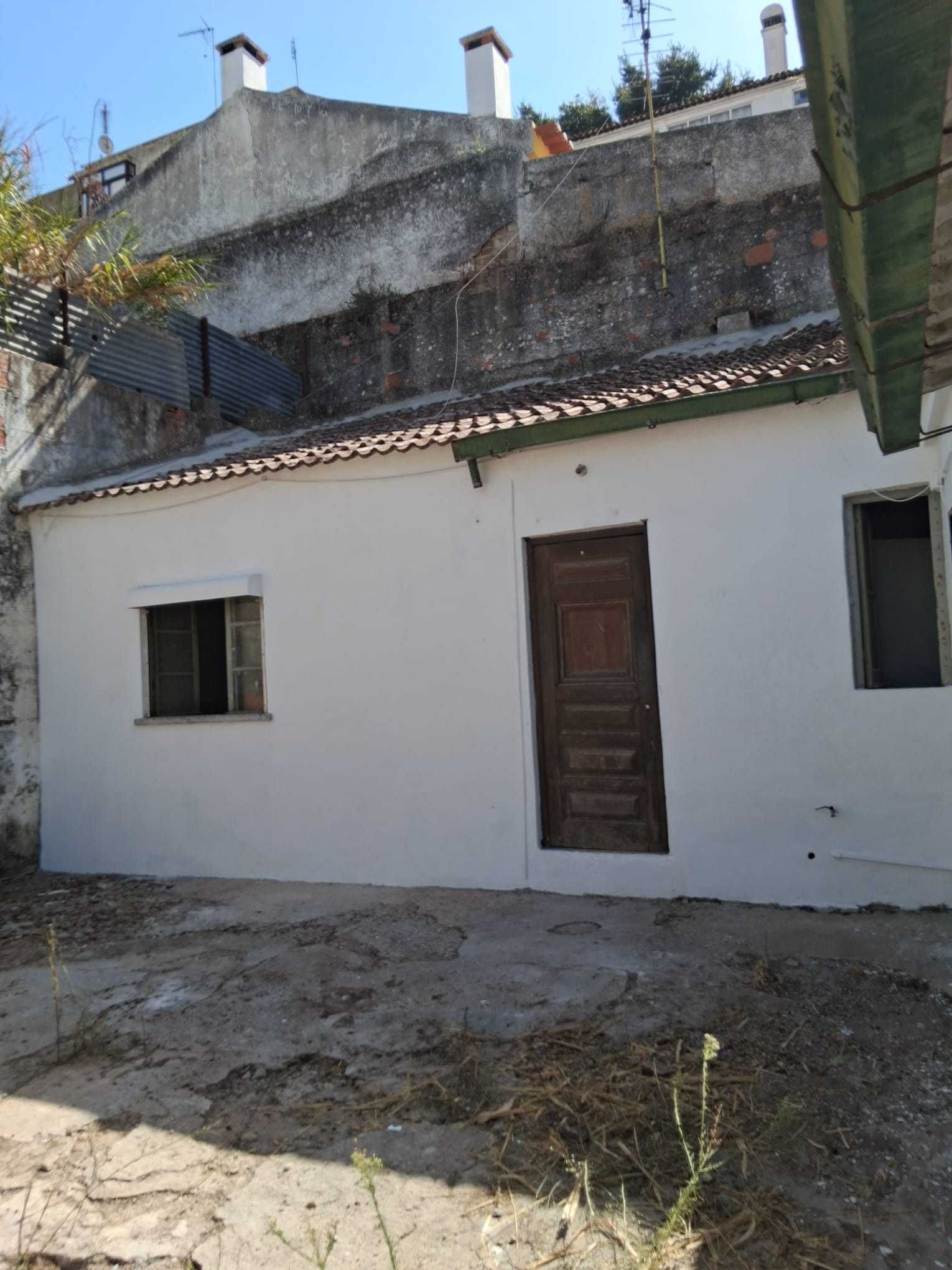 Vende-se casa e oficina em Beja