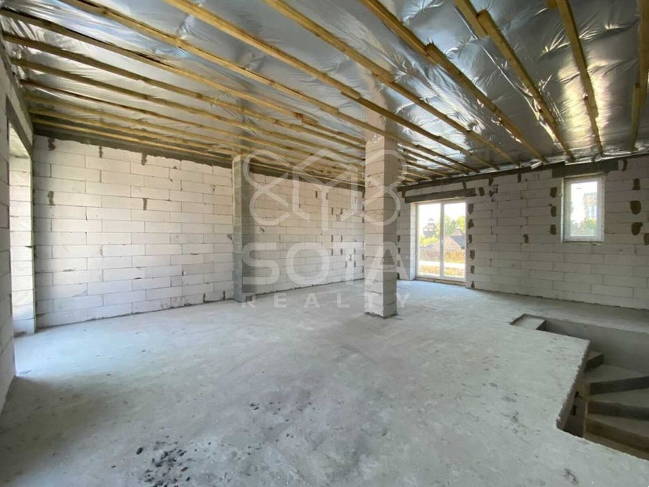 Будинок дуплекс перша лінія Дніпра Осокорки неподалік Sky River