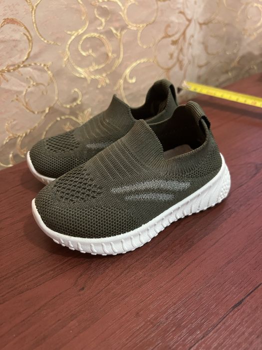 Текстильні кросівки