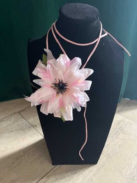 Naszyjnik choker kwiat na szyję