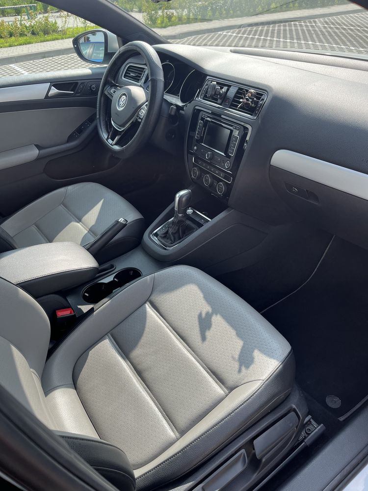 VW Jetta SEL Premium Hybrid 2015