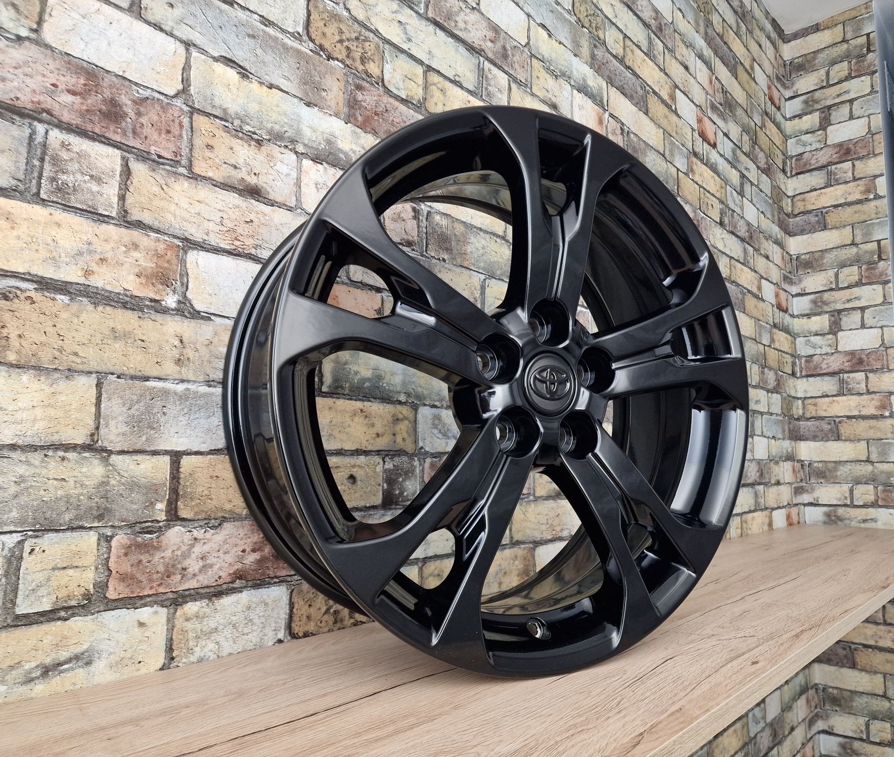Felgi 18' 5x114.3 TOYOTA Auris RAV-4 Mirai Corolla C-HR Avensis