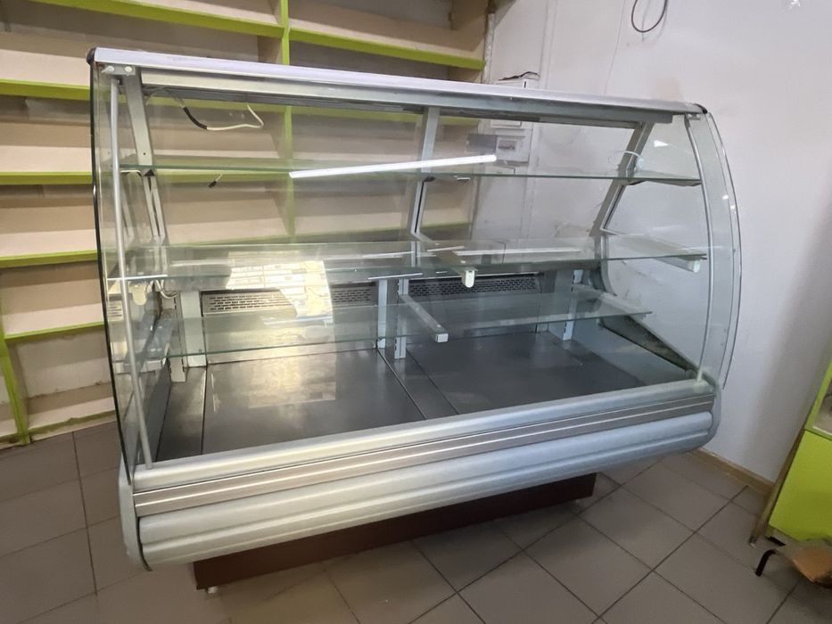 Продам холодильну вітрину Belluno 0.9-1.5 Кондитерська
