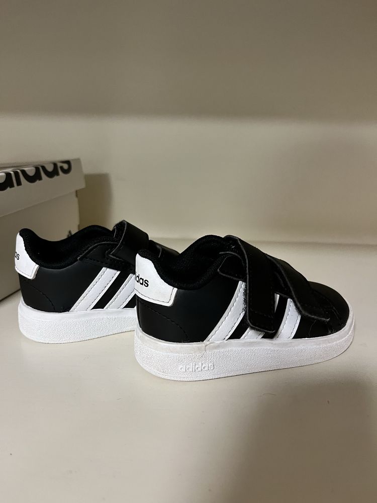 Кросівка Adidas  дитячі