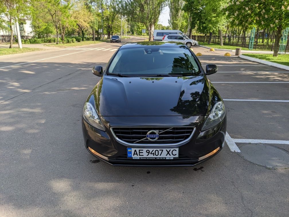 Volvo V40 2012р у гарному стані (двигун D3 - 2л дизель)