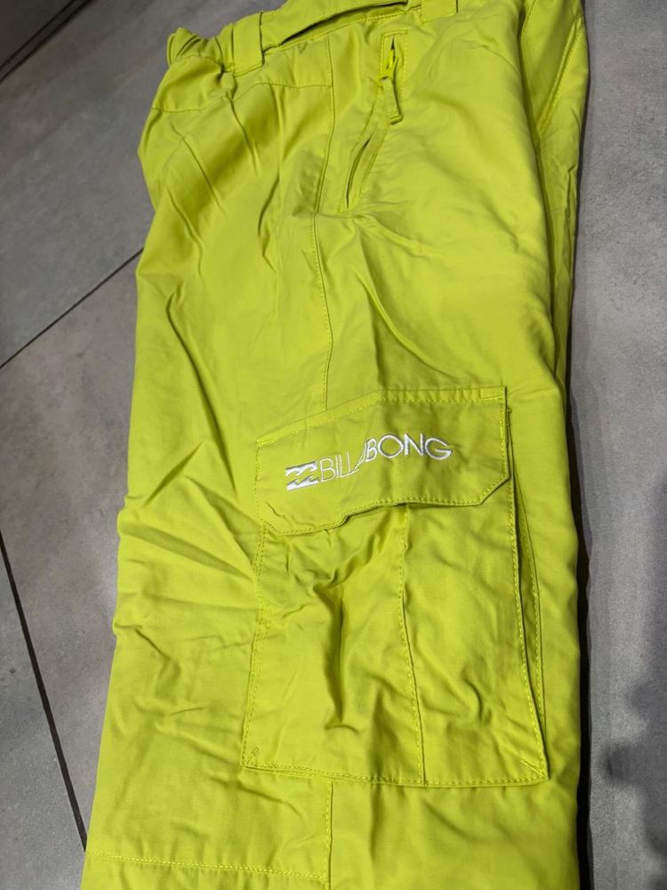 Spodenki narciarskie/snowboardowe Billabong rozmiar 150.