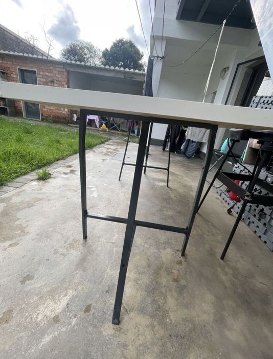 Mesa grande em cavalete