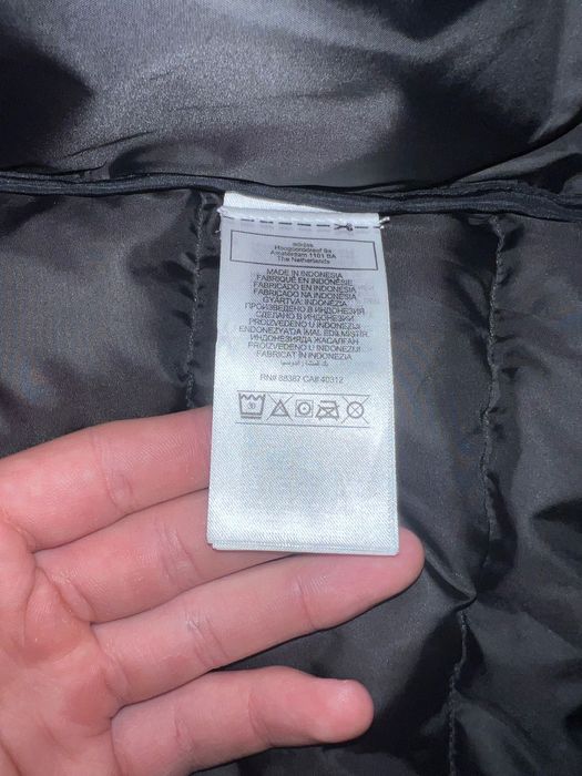Курточка adidas.