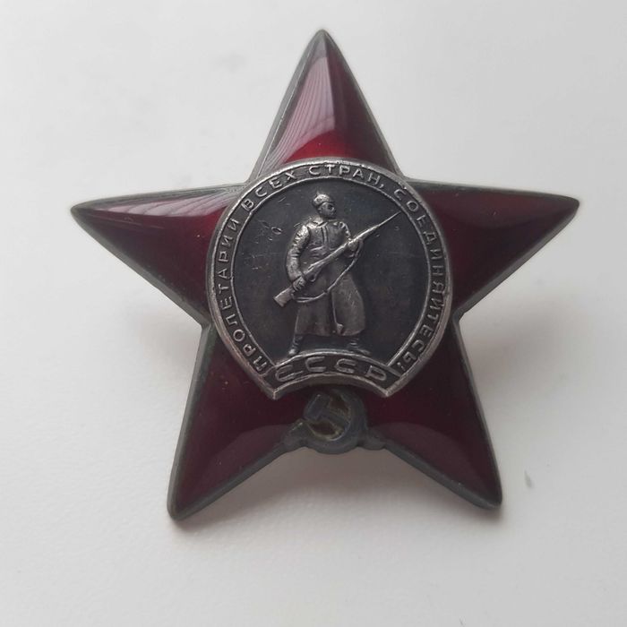 Кокарда с закруткой