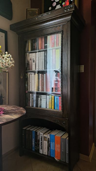 Dębowa witryna w bardzo dobrym stanie