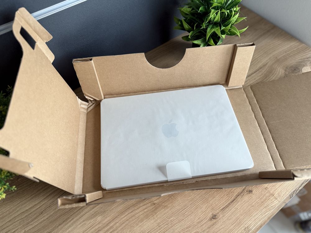 Apple MacBook Air 2025 16/256 GB ! M4 ! Новий !