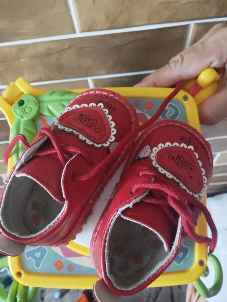 Ботінки, кросівки, взуття для немовлят