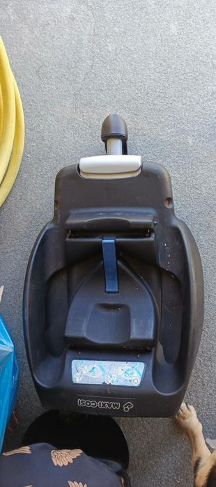 Nosidełko z bazą maxi cosi.
