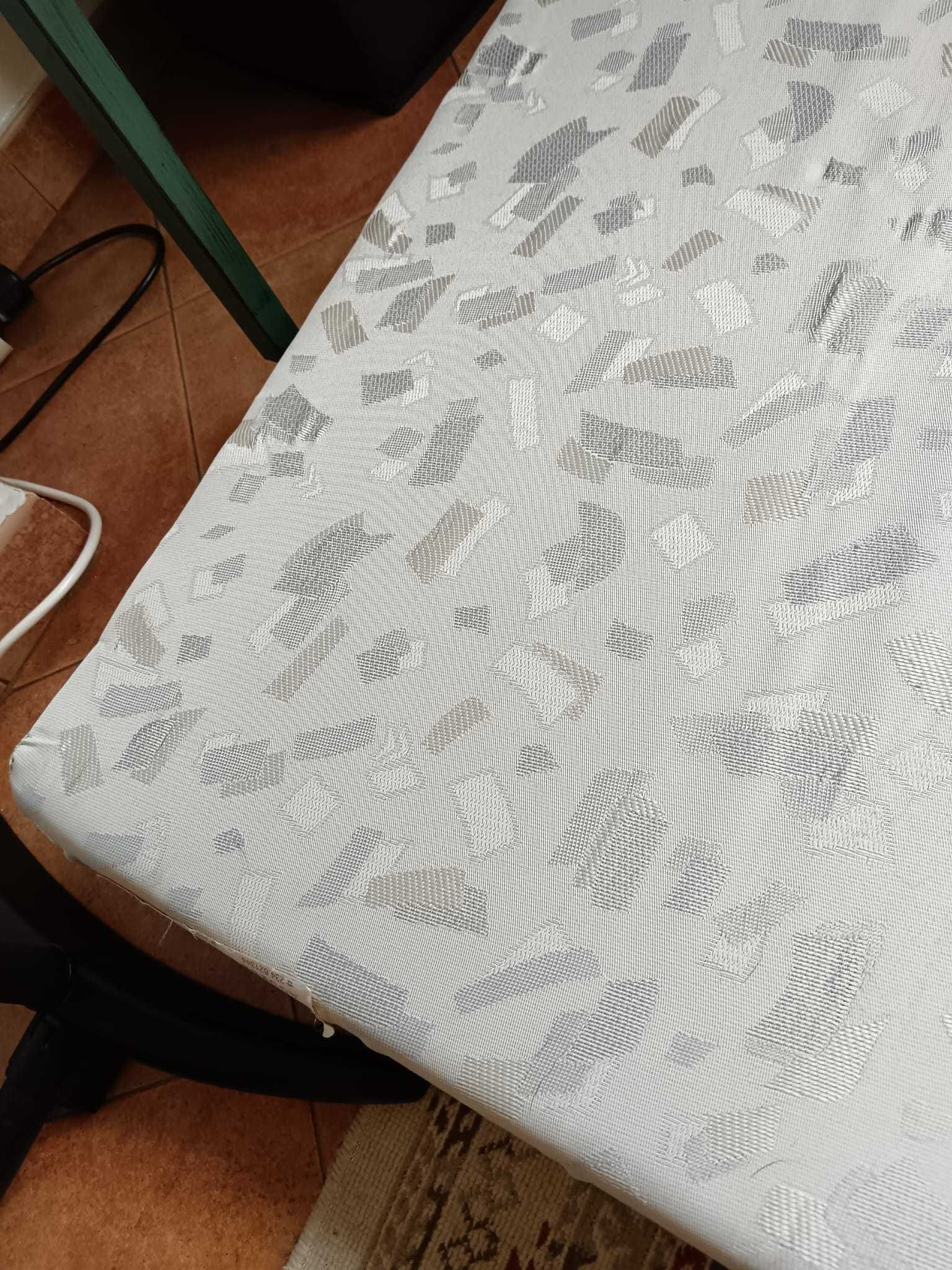 Colchão 120x180 – Bom estado
