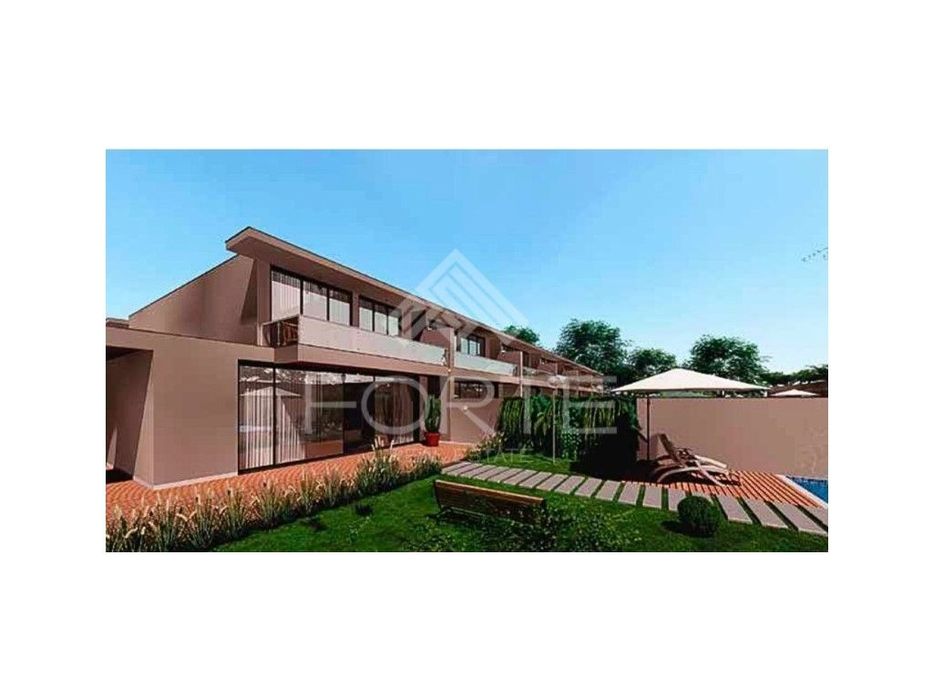 Moradia com 3 frentes - Esmoriz