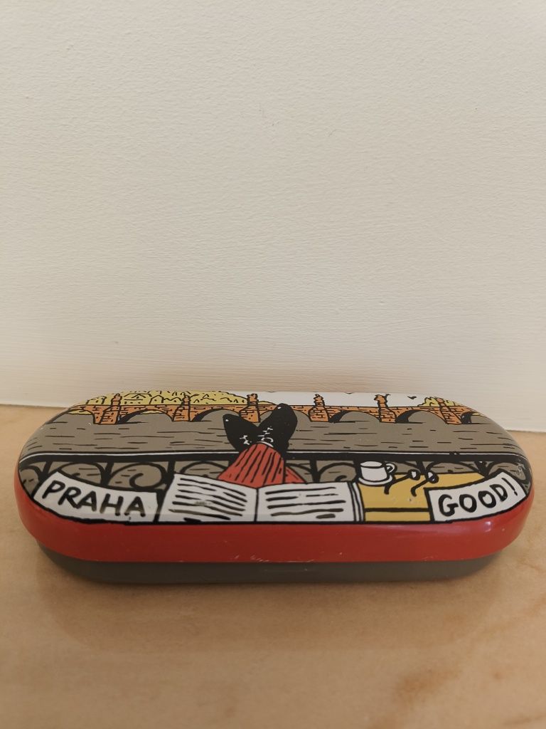 Etui i tacka. Czechy i Praga.