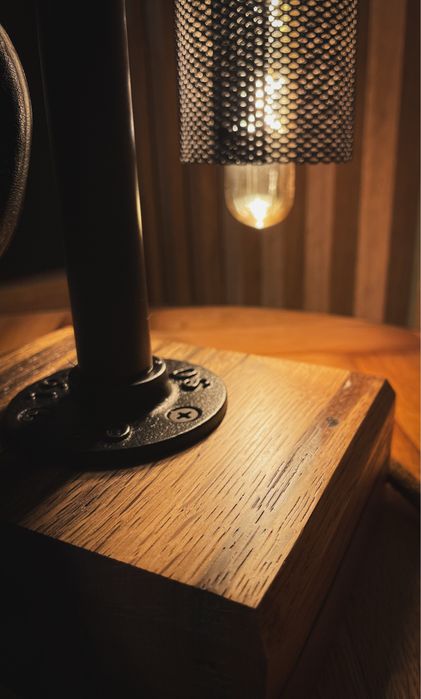 Lampka loft z wieszakiem na sluchawki