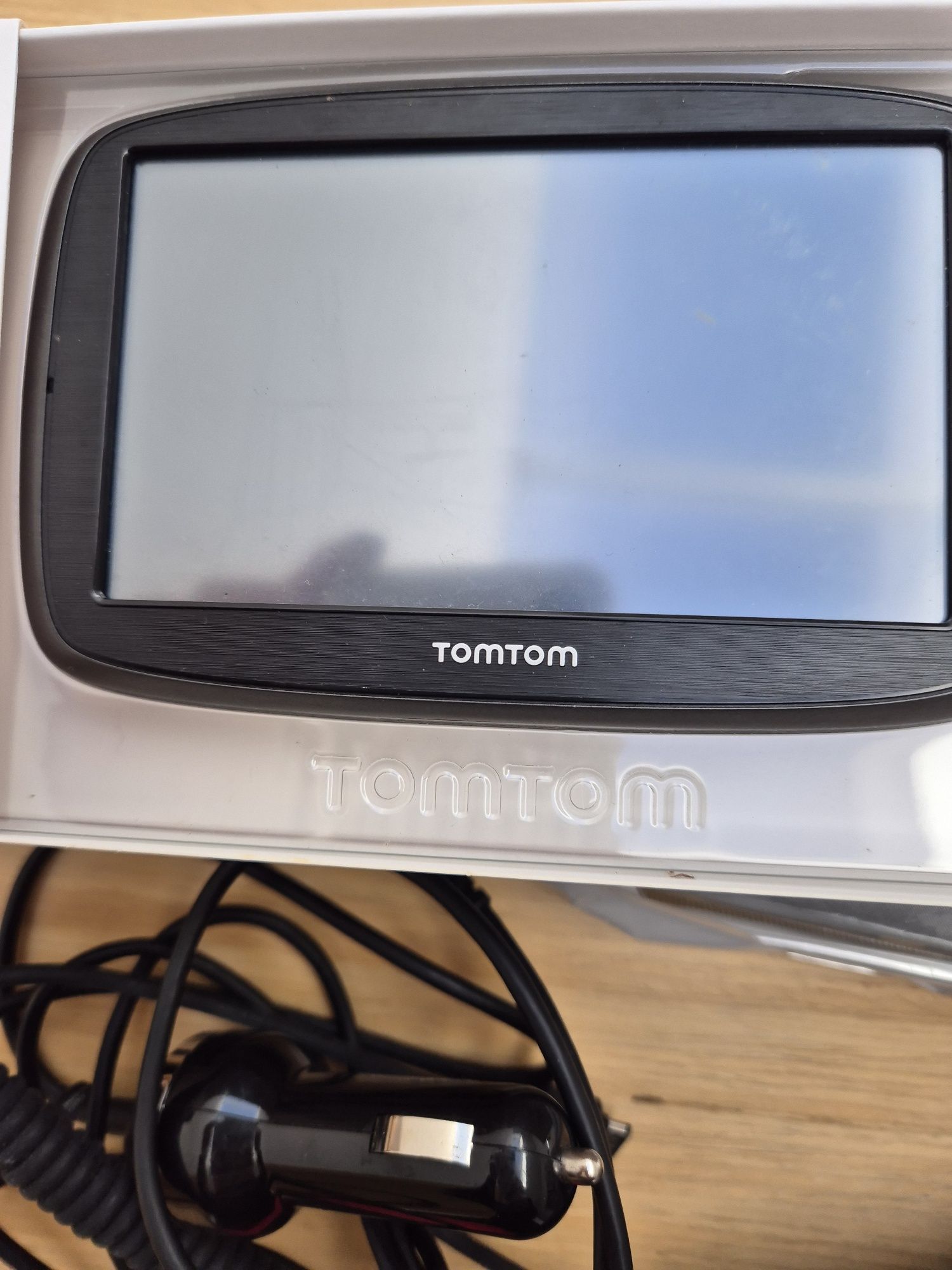 GPS tomtom go 50 com acessórios 

Inclui todos acessórios e foi actual