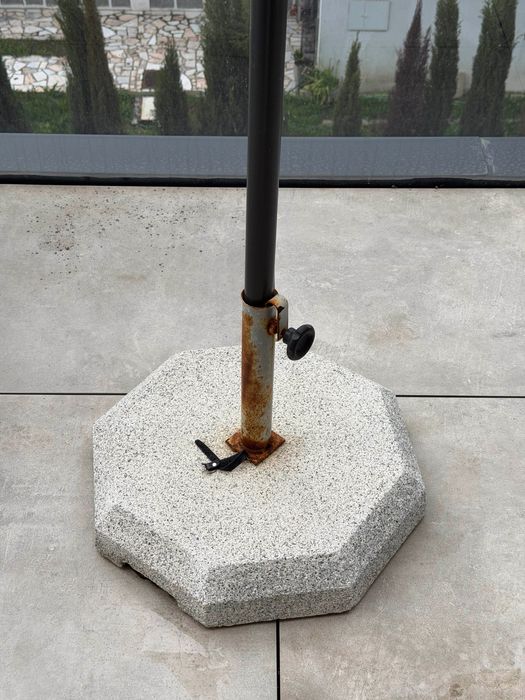 Chapéu de Sol para Jardim e base em pedra de 30kg