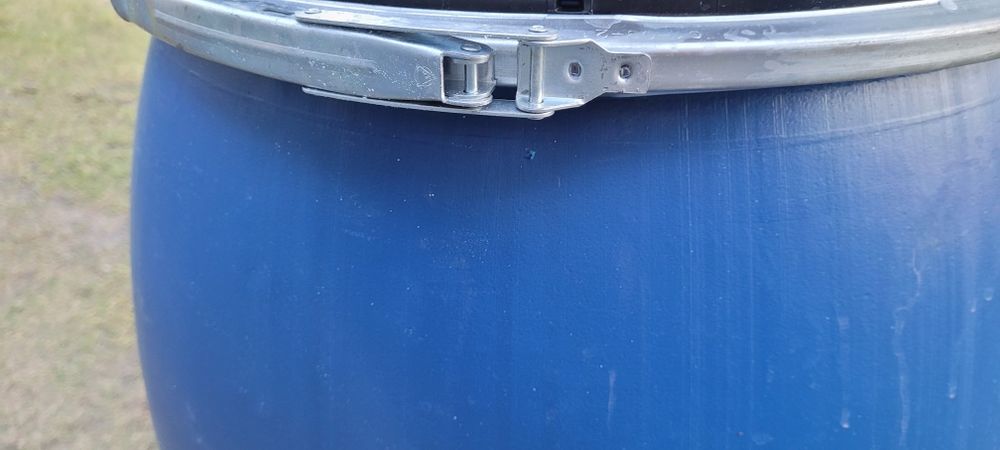 Beczka 200 litrow plastikowa