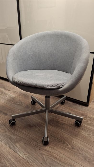 Krzesło obrotowe model Skruvsta, Ikea, szare,
