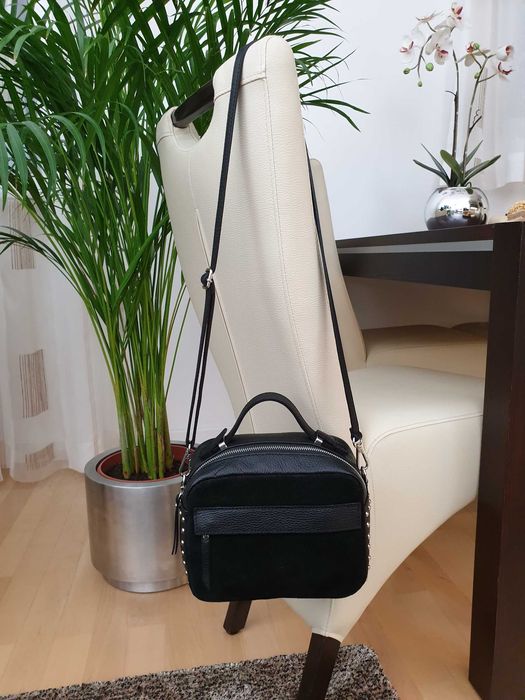 TOREBKA zamszowa listonoszka kuferek z ćwiekami V222 czarna