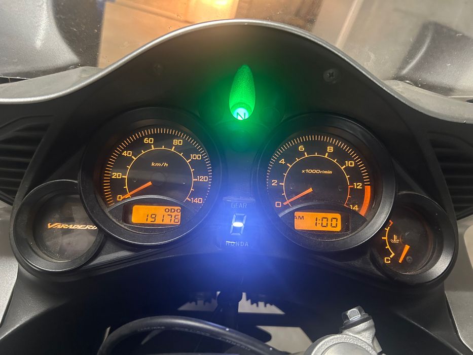 Honda Varadero 125 19tyskm 2009 podgrzewane manetki wyświetlacz biegów