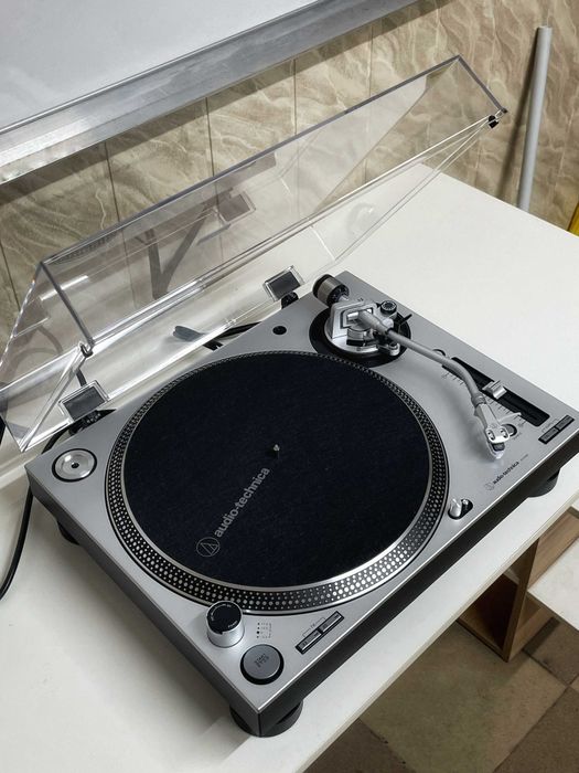 Audio-Technica AT-LP140XP Silver