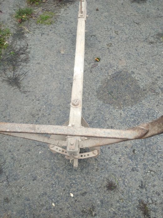 Плуг для виорювання картоплі  також підгортати