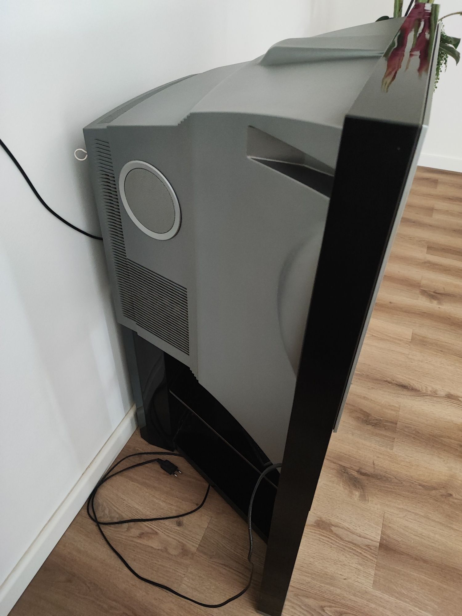 Televisão LG com móvel