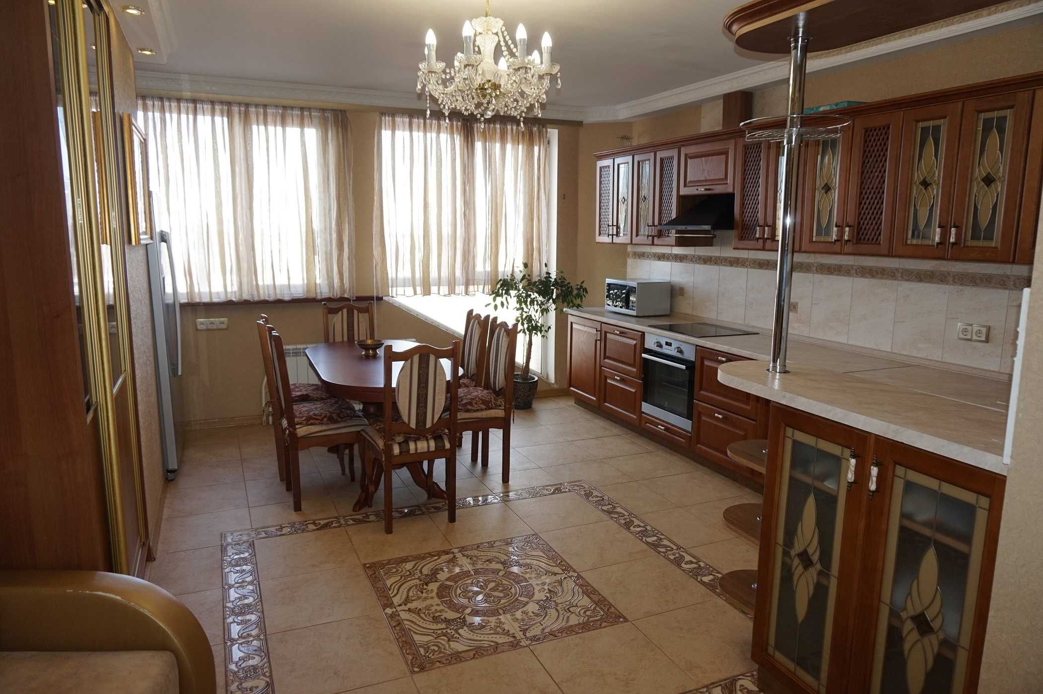Продам 4 ком. квартиру ул. Гетьмана 1 Б метро Шулявская