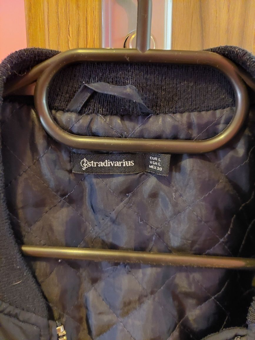 Damska kurtka bomberka r.L granatowa Stradivarius