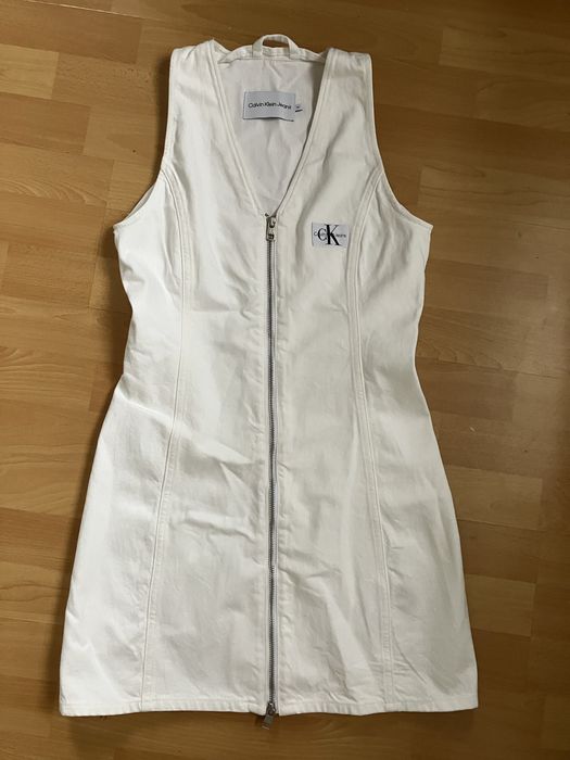 Biała jeansowa sukienka Calvin Klein