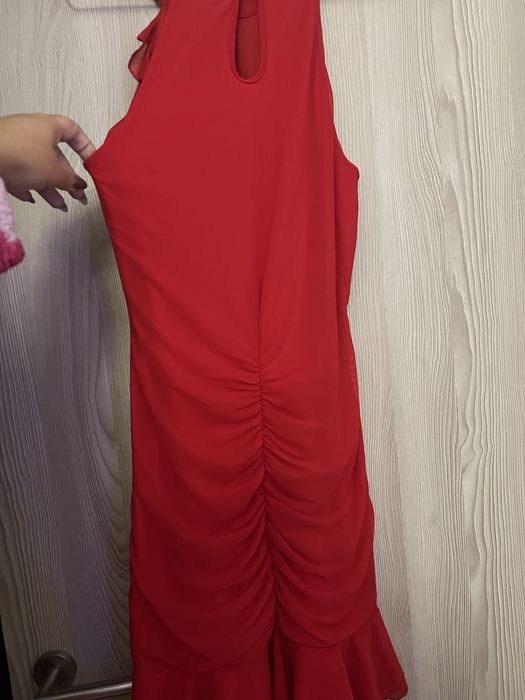 Vestido SHEIN vermelho com flor
