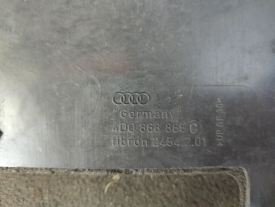 Audi A8 D2 osłona pokrywa akumulatora