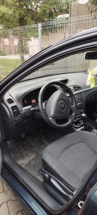 Niedroga wygodna Laguna z gazem i hakiem