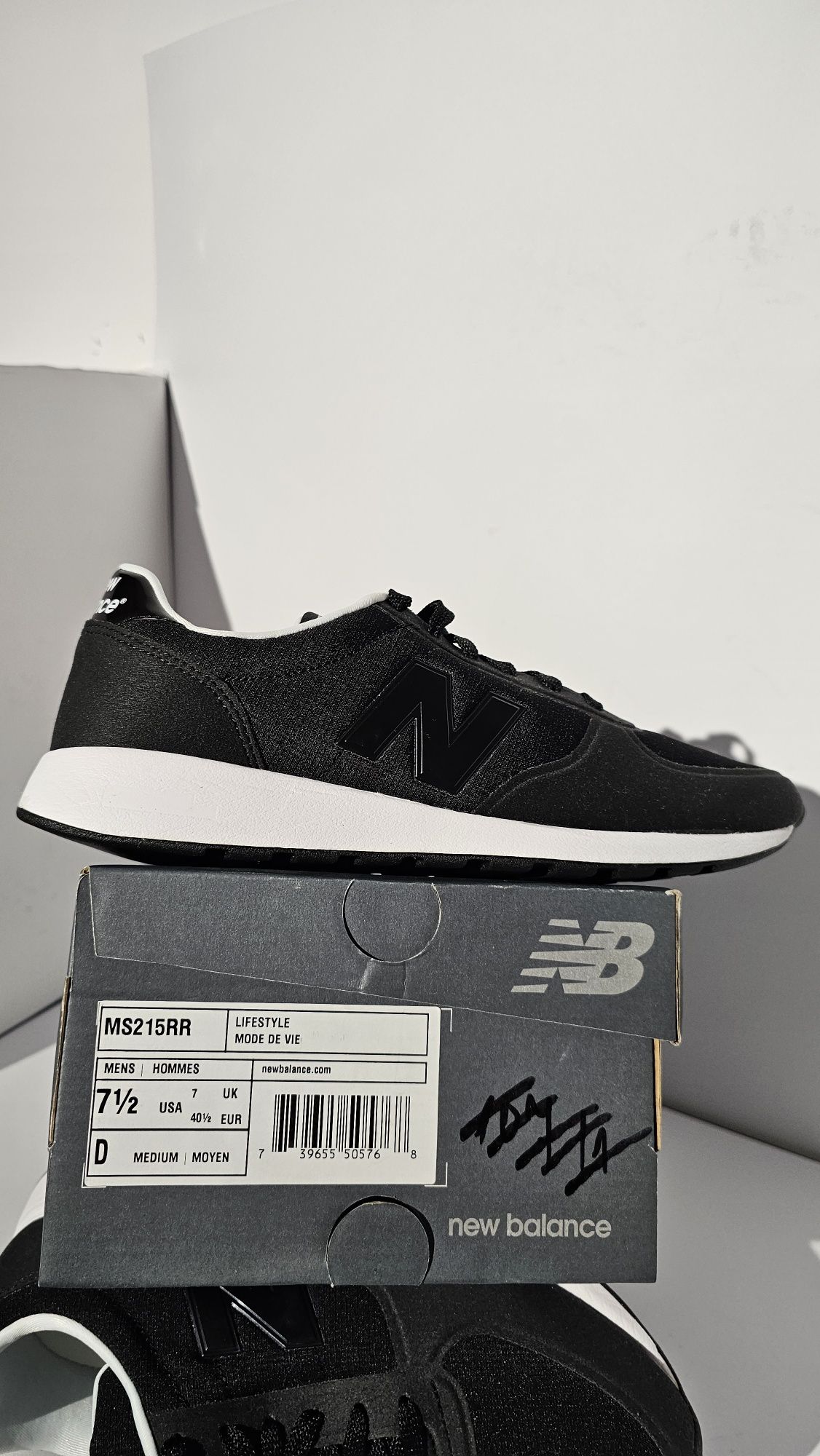 Buty nowe sportowe New Balance modny kolor czarny w rozmiarze 40.5