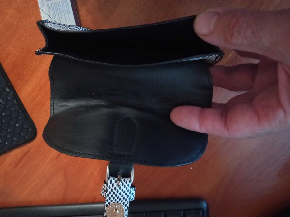 Сумочка на пояс женская.