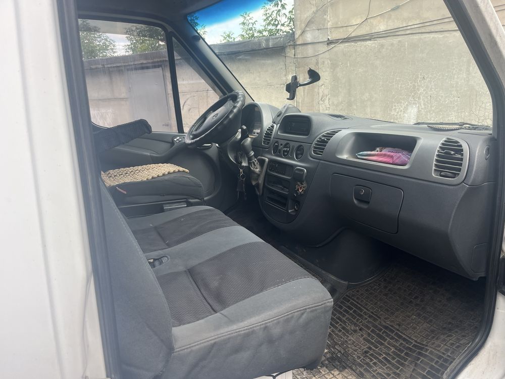 Продам Mercedes Sprinter 313D грузовой