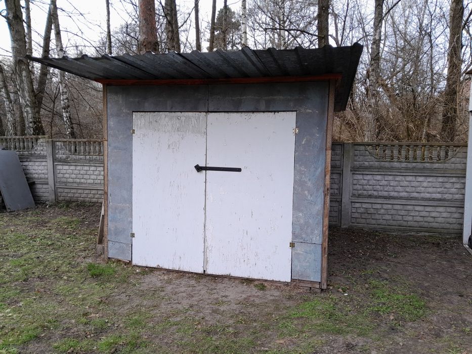 Garaż, schowek, magazyn, pomieszczenie gospodarcze.