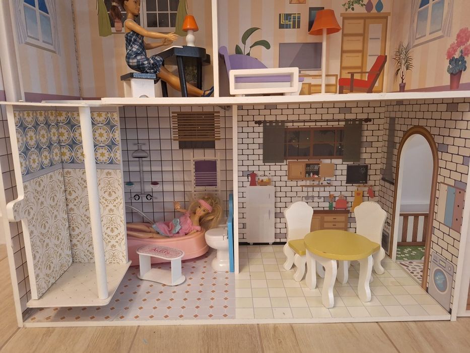 Domek dla lalek drewniany, duży plus lalki