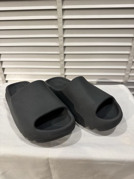 Klapki Adidas Yeezy slide rozm. 44.5