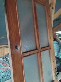 Продам деревянную дверь со стеклом