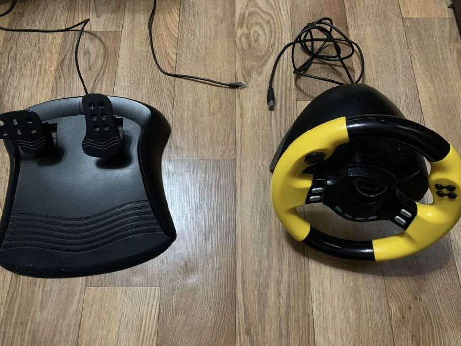 Компьютерный игровой руль Genius